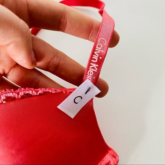 NEW CALVIN KLEIN Soft Salmon Pink Lace Ruffle Underwire Padded Bra 32C - Picture 3 of 5